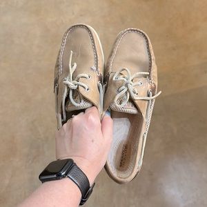 Women’s size 9 Sperry’s, only worn a few times.